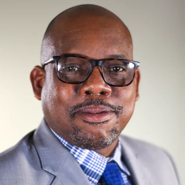 A headshot of Loranzo Andrews